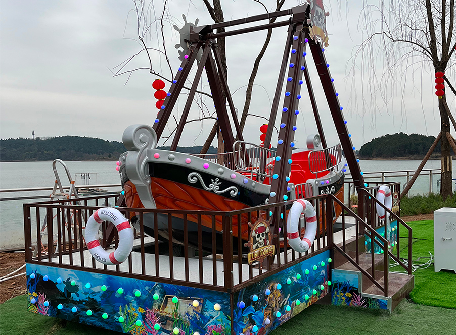 mini pirate ship 1